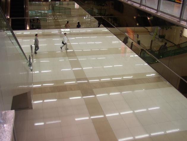 金浦国際空港の2階から1階を撮影